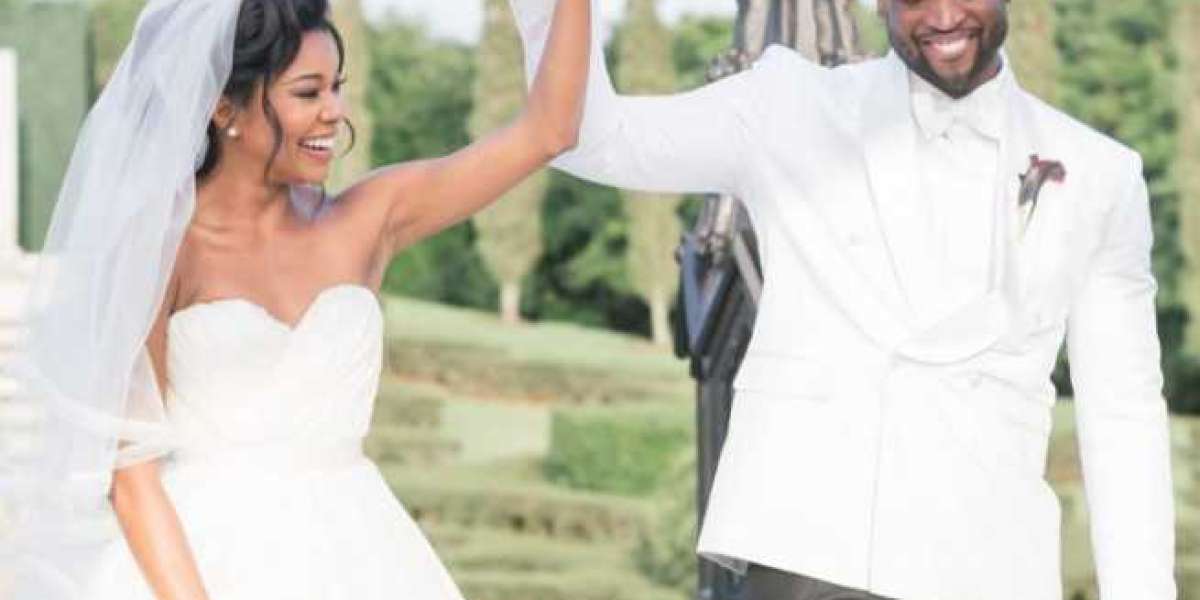 Wade Takes Ninth Wedding Anniversary Photos, Thanks Unwin for Being There