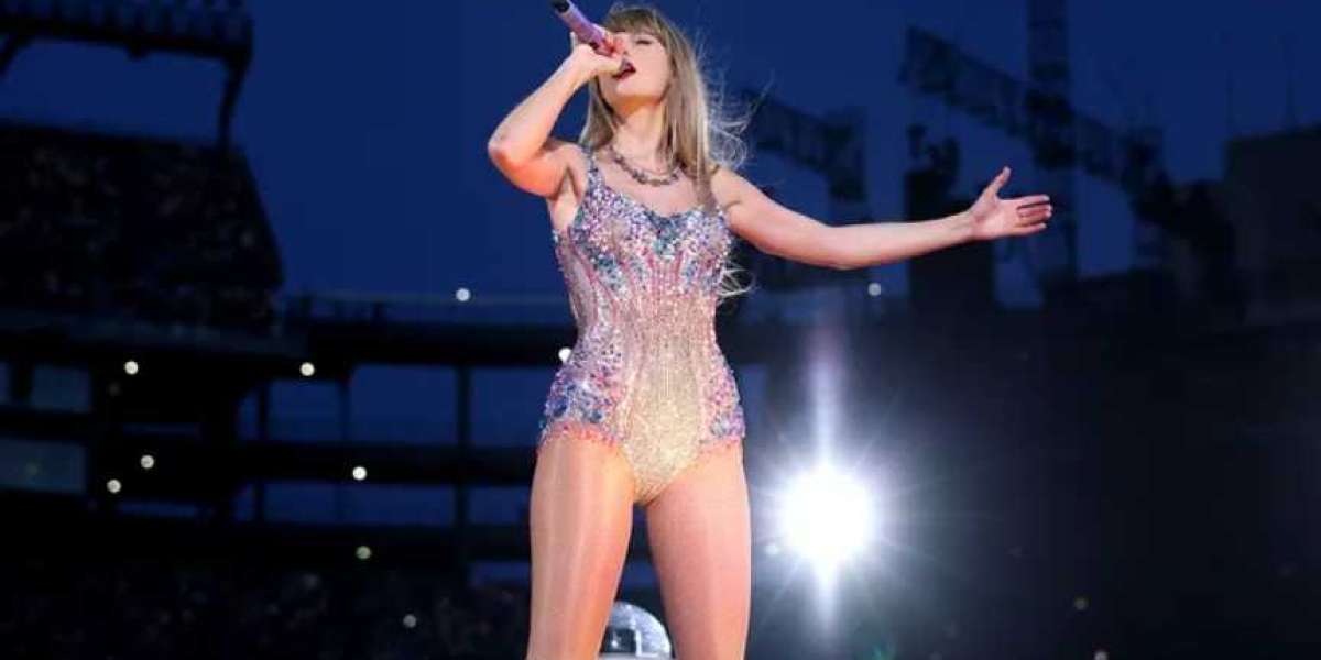 Taylor Swift travels to Travis Kelce's Kansas City Chiefs Game against New England Patriots